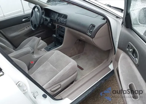 1995 Honda Accord Ex z USA, uszkodzony, nr VIN 1HGCD5657SA815277